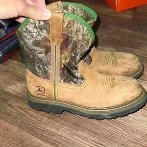 John Deere camo boots size 5.5 YM